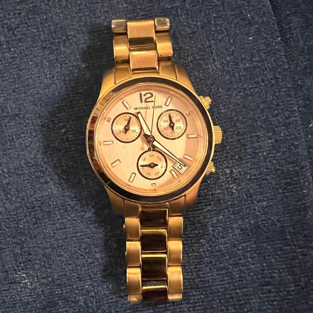 MICHAEL KORS ROSE-GOLD TONE WATCH!! - Picture 2 of 5